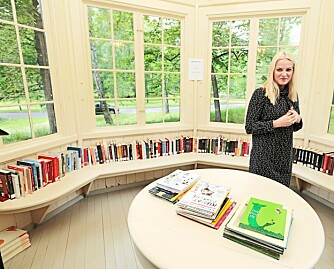 LESEHEST: Kronprinsessen deles din interesse for bøker på boktoget som i år går mellom Oslo og Trondheim.