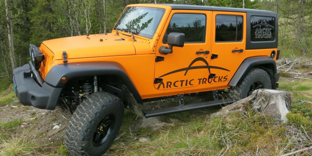 OFFROADER: Sway Bar-funksjon, Axle Lock og grove knastedekk sørger for at det skal noe til før vinsjen må i aksjon. FOTO: Martin Jansen OFFROADER: Sway Bar-funksjon, Axle Lock og grove knastedekk sørger for at det skal noe til før vinsjen må i aksjon. FOTO: Martin Jansen