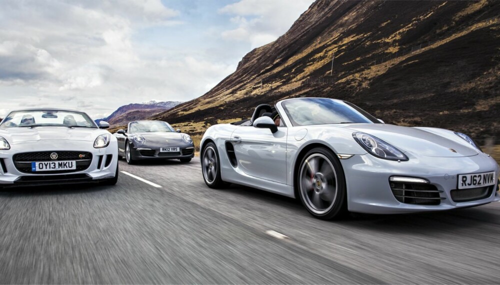 TRE I KAMP: Fra venstre: Jaguar F-Type V6 S, Porsche 911 Carerra 2S Kabrio og Porsche Boxster S. FOTO: Joe Windsor-Williams