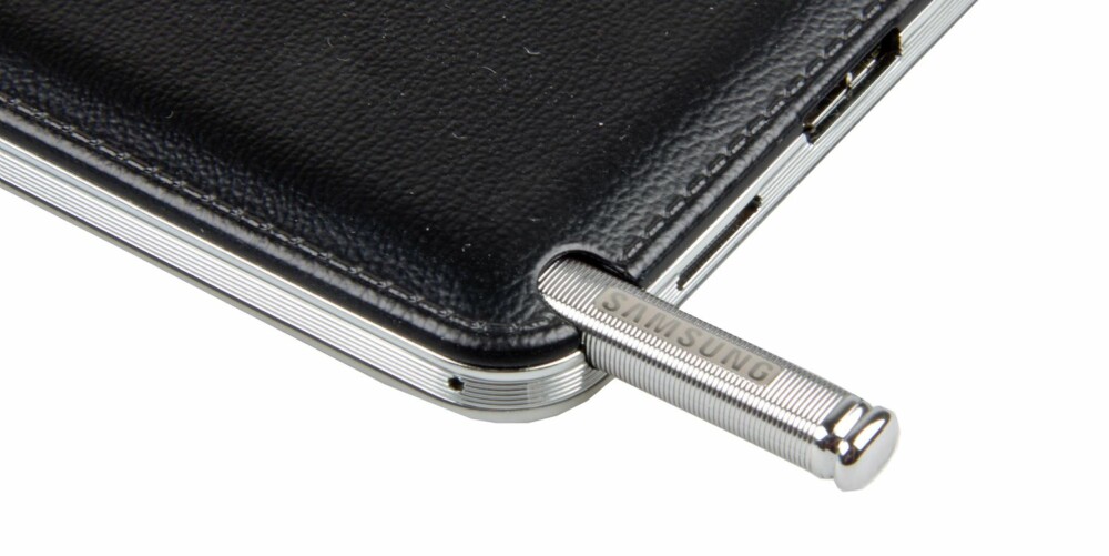 PENN: Samsungs S Pen har fått parkeringsplass på undersiden av mobilen.