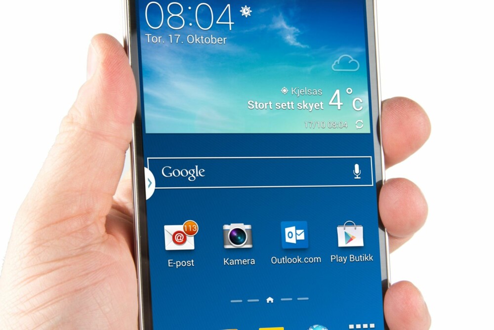 STOR: Samsung Galaxy Note III er stor og man trenger stort sett begge hender for å betjene mobilen.