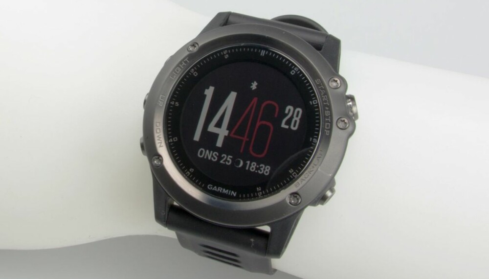 STOR OG TØFF: Garmin Fenix 3 er først og fremst en GPS-basert pulsklokke, med er også et aktivitetsarmbånd, en slags smartklokke og ikke minst en hverdagsklokke. STOR OG TØFF: Garmin Fenix 3 er først og fremst en GPS-basert pulsklokke, med er også et aktivitetsarmbånd, en slags smartklokke og ikke minst en hverdagsklokke.
