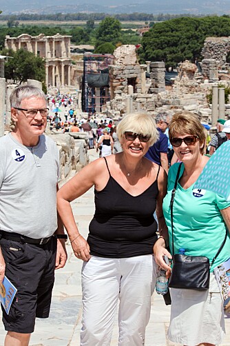 Kirsten Eikenes (62):
Hva er det beste ved å være på cruise?
– Det er veldig bra å se og oppleve mange nye plasser på én og samme ferie. Og å bli kjent med andre reisende, men samtidig være uavhengig og fri til å gjøre det man selv liker best.
Kunne du tenkt deg å dra på cruise igjen?
– Ja, jeg kan gjerne tenke meg å reise på cruise igjen. Det er en behagelig måte å feriere på. Kirsten Eikenes (62):
Hva er det beste ved å være på cruise?
– Det er veldig bra å se og oppleve mange nye plasser på én og samme ferie. Og å bli kjent med andre reisende, men samtidig være uavhengig og fri til å gjøre det man selv liker best.
Kunne du tenkt deg å dra på cruise igjen?
– Ja, jeg kan gjerne tenke meg å reise på cruise igjen. Det er en behagelig måte å feriere på.