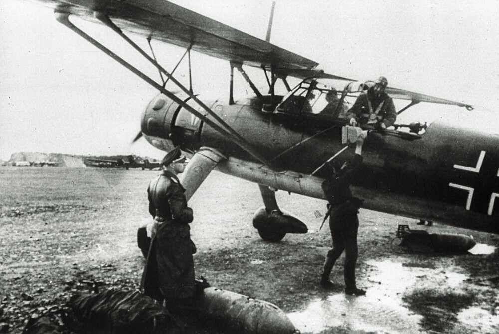Fornebu ble tatt etter en kort kamp og kunne derfor – fra første dag – tas i bruk av tyske fly som utførte oppdrag over hele landet – eller som mellomlandet på vei lenger nordover.