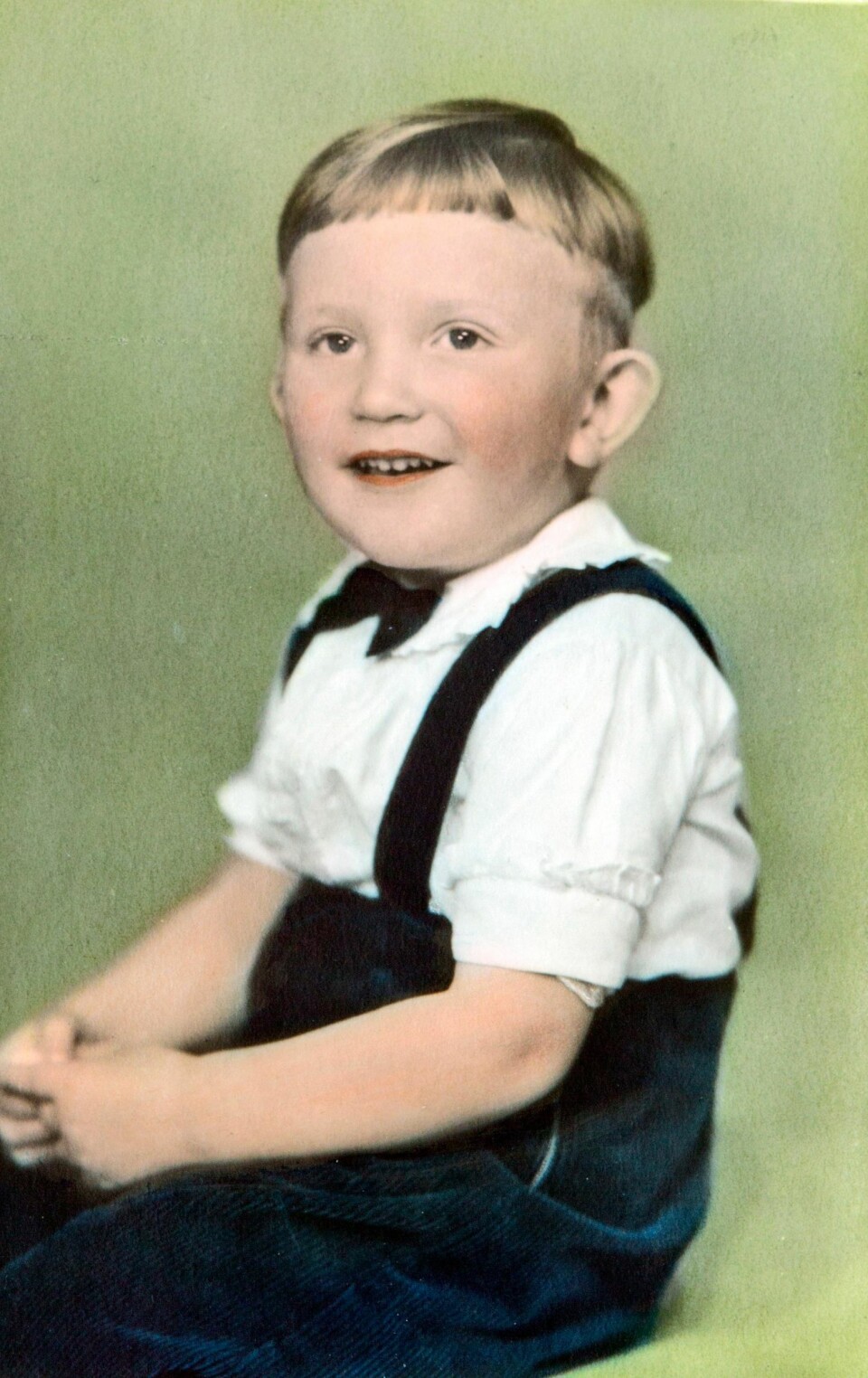 LITEN GUTT: Her er Jeanette kledd og klippet som en ordentlig gutt. Helst ville han hatt på seg en kjole.