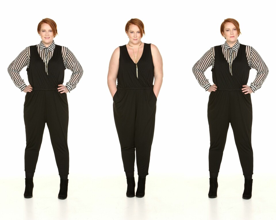 ROCKA JUMPSUIT: Ermeløs buksedress fra H&M+, kr 399. Bluse fra Zizzi, kr 399. Smykke fra Lindex, kr 129. Ringer fra Zizzi, kr 149 per stk. Boots fra H&M, kr 299.