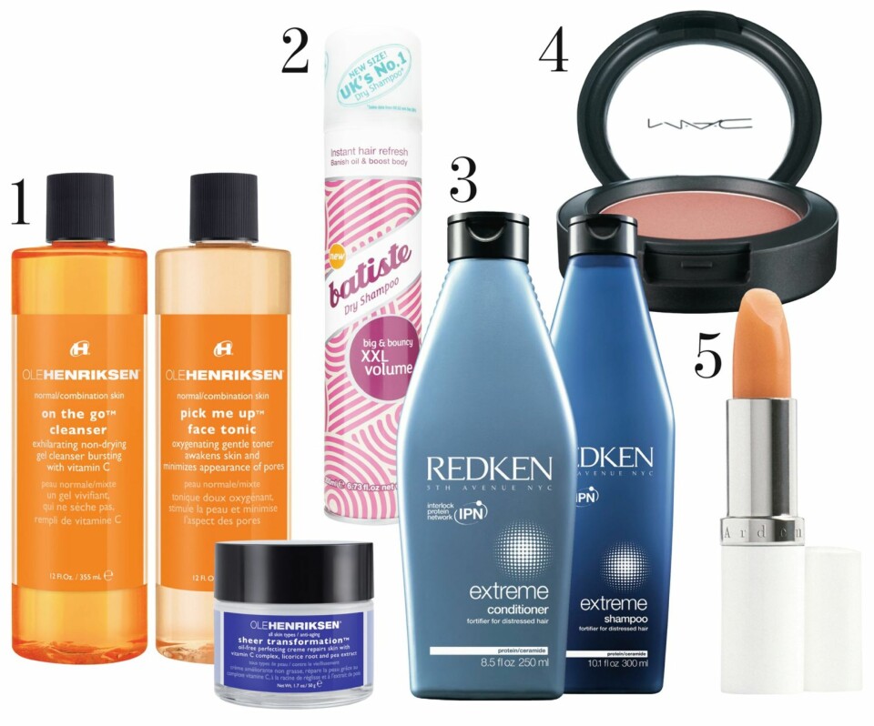GROS FAVORITTER: 1. On the go cleanser og Pick me up face tonic fra Ole Henriksen, kr 395,- 2. Batiste dry shampoo, kr 80,- 3. Redken Extreme Shampoo, kr 268, balsam kr 280,- 4. Sheertone shimmer blush i fargen peachykee fra MAC, kr 210,- 5. Eight hour cream lip protectant fra Elizabeth Arden, kr 280,-