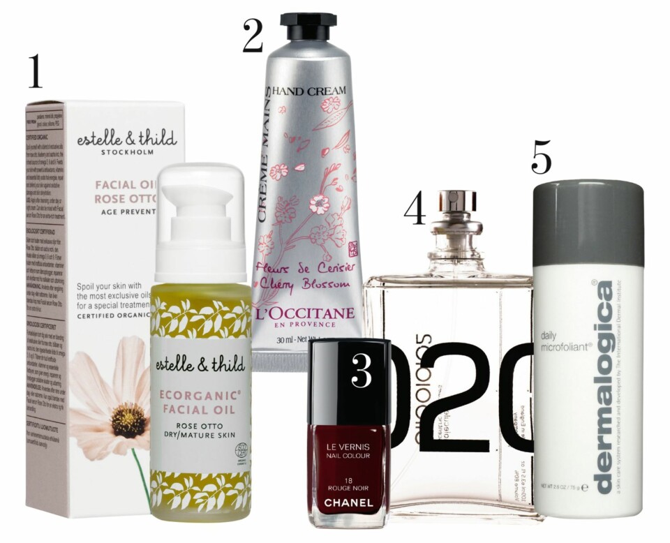 CAMILLAS FAVORITTER: 1. Ecological facial oil fra Estelle & Thild, kr 375,- 2. Håndkrem fra L'Occotane, kr 79,- 3. Neglelakk fra Chanel i fargen rouge noir, kr 225,- 4. Parfymen Esentric Melocules O2, kr 1195,- 5. Daily microfoliant fra Dermalogica, kr 440,-