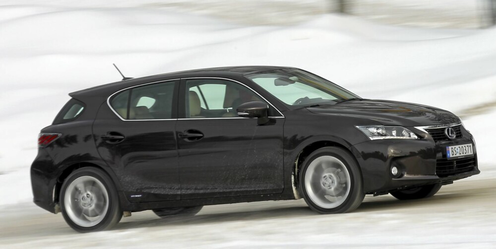 LITT LUKSUS: Lexus CT200h er første hybridbil i feinschmecker-klassen av kompaktbiler. LITT LUKSUS: Lexus CT200h er første hybridbil i feinschmecker-klassen av kompaktbiler.