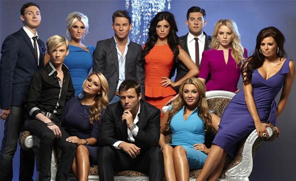 TOWIE-GJENGEN: TOWIE, The only way is Essex, er en britisk realityserie som følger en vennegjeng fra Brentwood i Essex og hverdagen deres. Jentenes stil har seneste tiden blitt en egen trend. Her ser du gjengen som var med sesong tre.