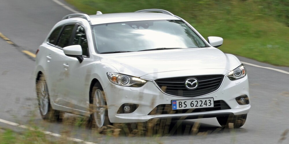 LEKKER: Mazda 6 ikke bare ser bra ut. Den kjører bra også. FOTO: Petter Handeland