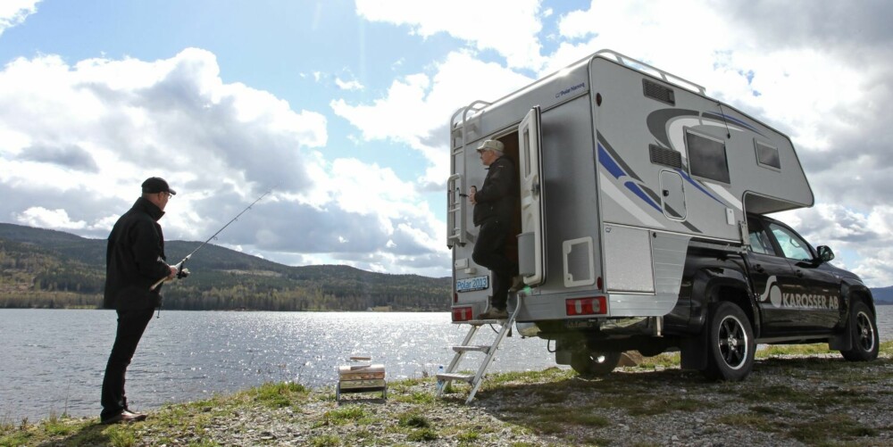 MOBILT HOVEDKVARTER: Med en pickup og en boenhet har du et perfekt mobilt utgangspunkt for jakt og fiske, eller andre typer naturopplevelser for den saks skyld. FOTO: Petter Handeland