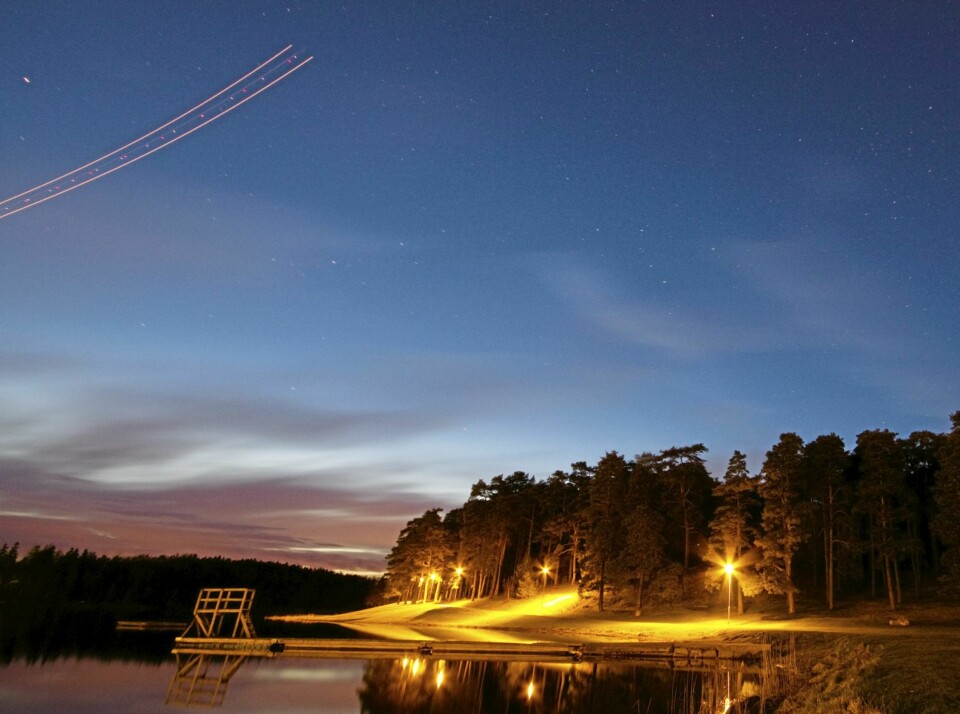 UFLAKS: Fly er ingen bra ting når du fotograferer stjerner. Med mindre du har flaks og får en stripe som passer inn i komposisjonen, kan et fly fort ødelegge hele bildet ditt.