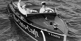 STJERNER: Både filmstjerner og andre kjendiser likte å bli sett i en Chris-Craft og kundelisten med jetsettere er både lang og spennende. I forbindelse med lanseringen av filmen Show Boat i 1927 ble skuespiller Helen Morgan plassert i en av verftets hypermoderne runaboats.