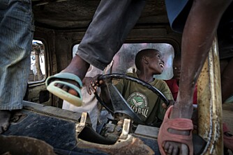 Blant befolkningen på landsbygda i Kongo fant jeg også mye glede, selv om deres tilværelse er fattig og mager. Her noen barn like ved byen Matadi, sørvest i landet.
