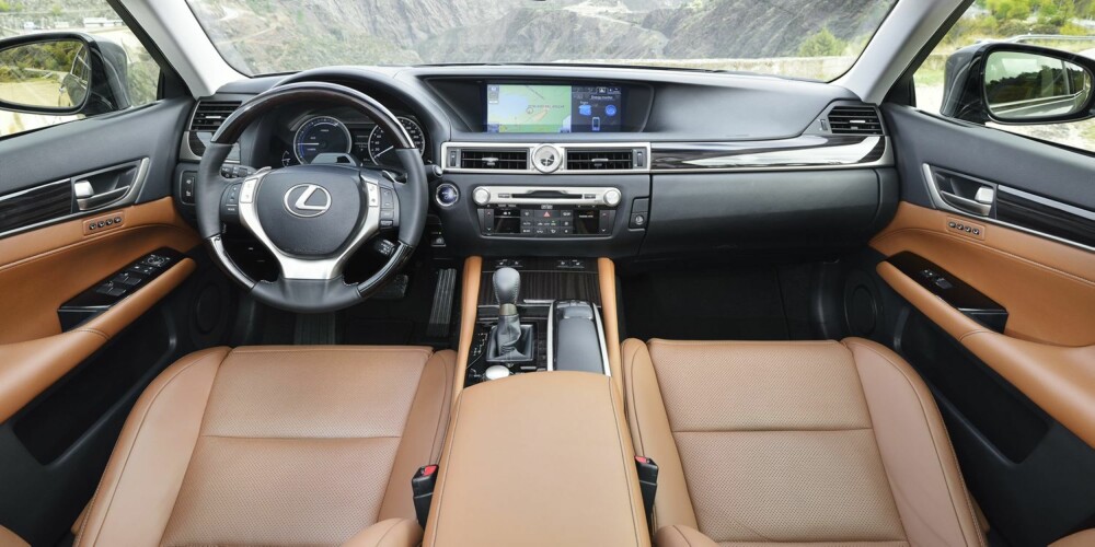 INNSIDEN BEST: Interiøret i Lexus GS er helt på nivå med BMW og Audi. FOTO: Produsent