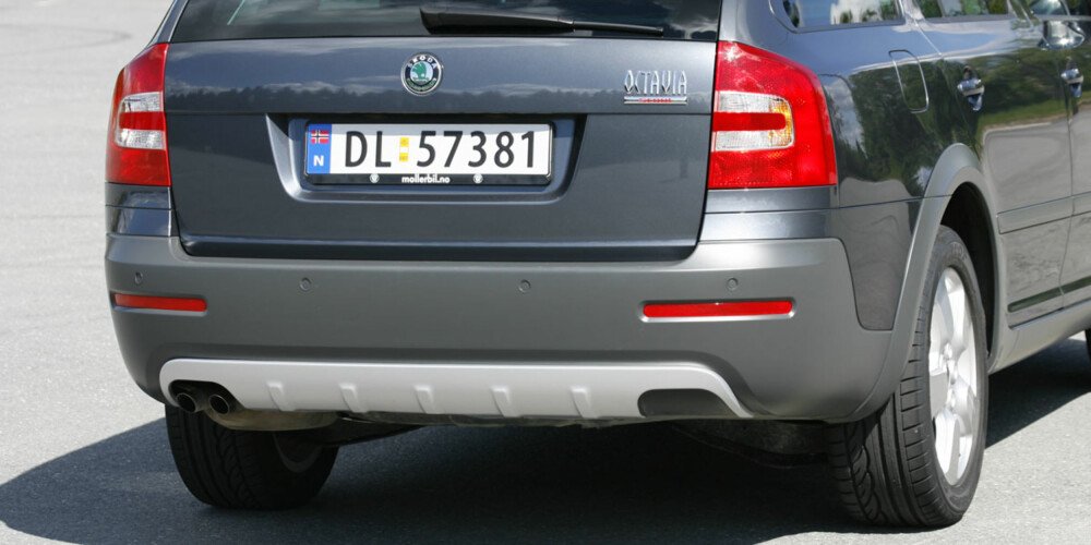 EKSTRA PYNT: Det hører hjemme på de høye stasjonsvognene. Også den snusfornuftige Skoda Octavia Scout. EKSTRA PYNT: Det hører hjemme på de høye stasjonsvognene. Også den snusfornuftige Skoda Octavia Scout.
