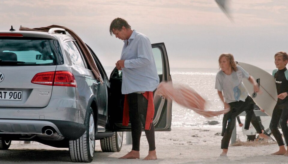 JEG ER SPORTY: BIler som VW Passat Alltrack inkluderer en imagemessig gevinst ved at de forteller omverdenen at her kommer det aktive mennesker som tilbringer fritiden på sykkelen, på surfbrettet, i skiløypene eller i kajakken, mener bilekspert. FOTO: VW