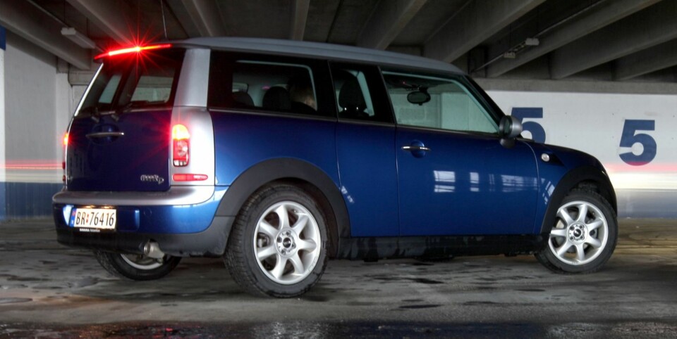 ANNERLEDES: Mini Clubman er ikke lik noen andre. Mini er kjent for sportslige egenskaper, og det gjelder også Clubman, som ikke er den mest praktiske stasjonsvognen på lista.