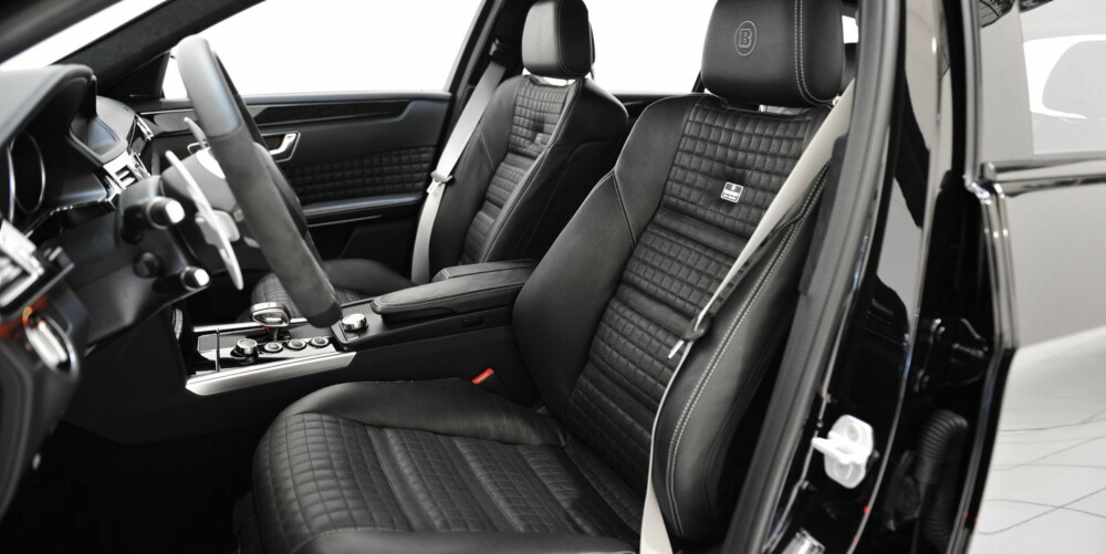 PUSTER: Seter i Alcantare. FOTO: Brabus PUSTER: Seter i Alcantare. FOTO: Brabus