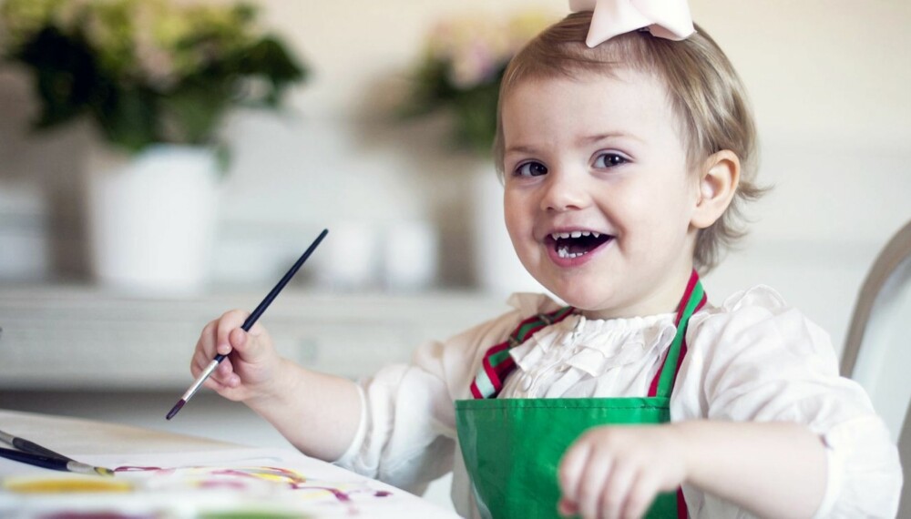 SJARMTROLL: Vickan og Daniels lille datter elsker som de fleste andre barn å tegne og male.