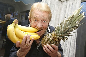 Sunt: - Banan og ananas er blant favorittene, forteller Tor-Erik Gunstrøm. Han forsøker å leve litt sunnere enn han har gjort fram til nå.