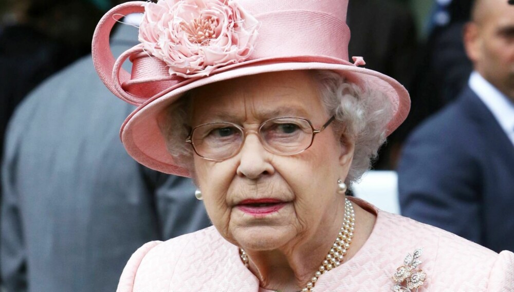 Ikke begeistret: Dronning Elizabeth er ikke begeistret for at hertuginnen 
stadig bruker korte kjoler, som går over knærne.