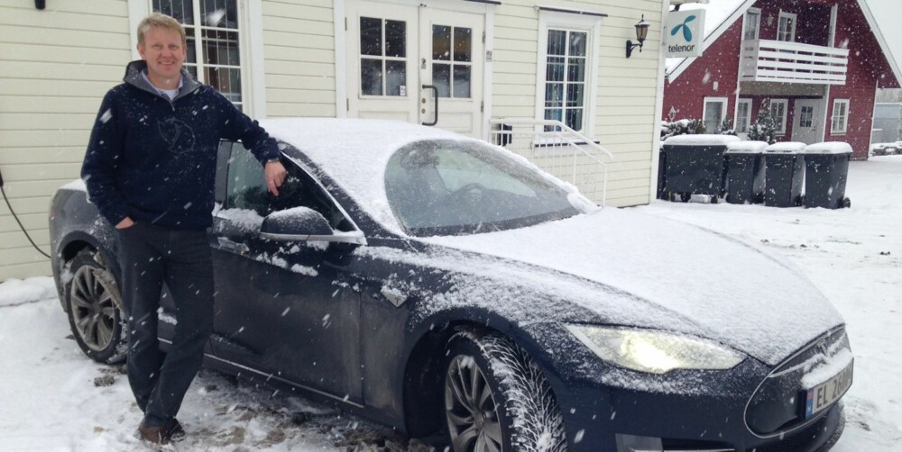 LITT SMÅRUSK: Eirik Jøntvedt liker sin Model S, men har registrert at Tesla sliter litt med å levere tilleggsutstyr. FOTO: Privat