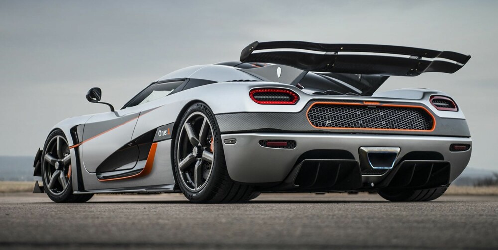 RÅ: Aktiv vinge, digre venturitunneler, masse flaps og andre innretninger for maks balanse og marktrykk. FOTO: Koenigsegg RÅ: Aktiv vinge, digre venturitunneler, masse flaps og andre innretninger for maks balanse og marktrykk. FOTO: Koenigsegg