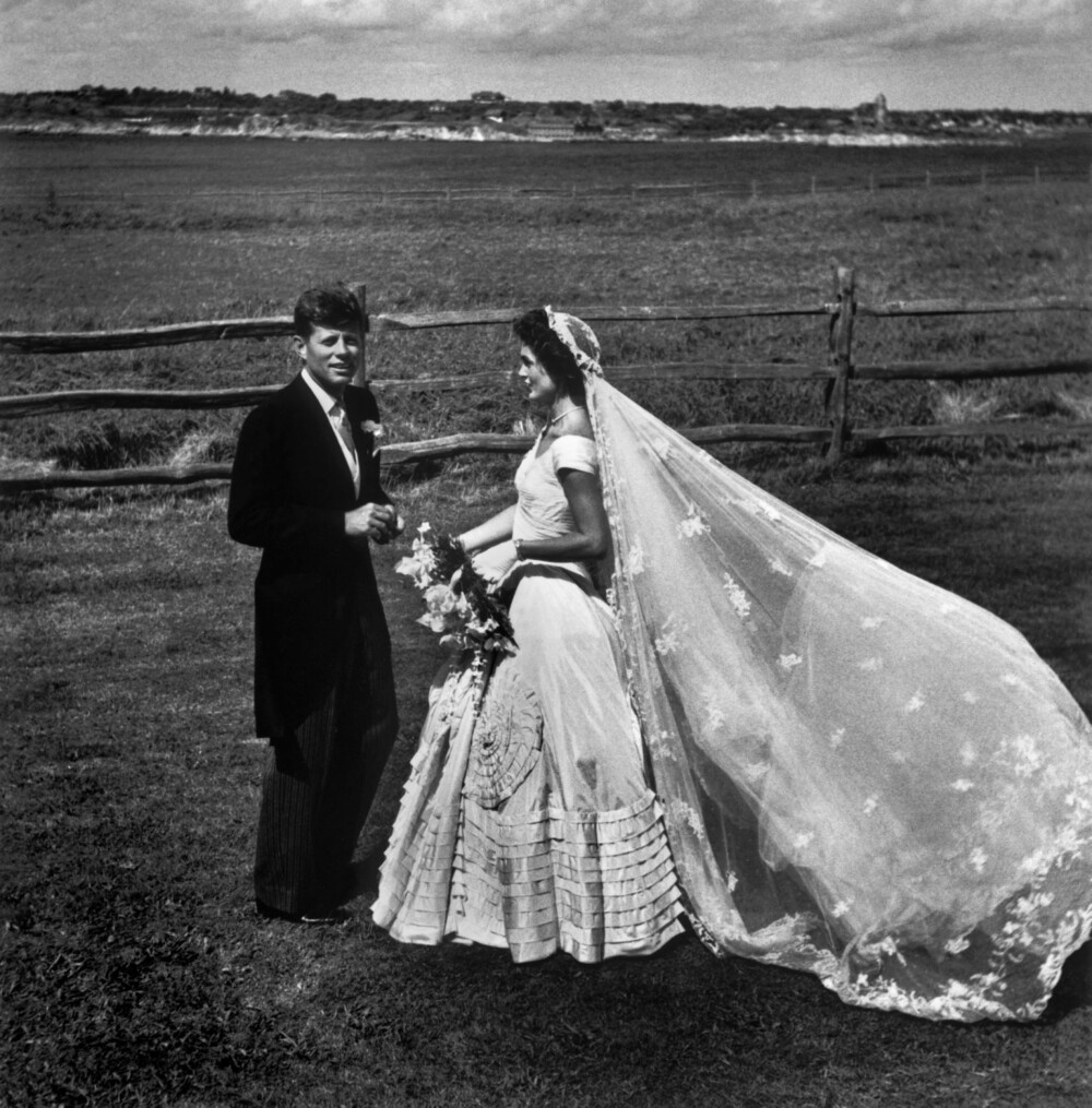 Jacqueline Kennedy giftet seg i 1953 og bar et slør som hadde tilhørt hennes bestemor.