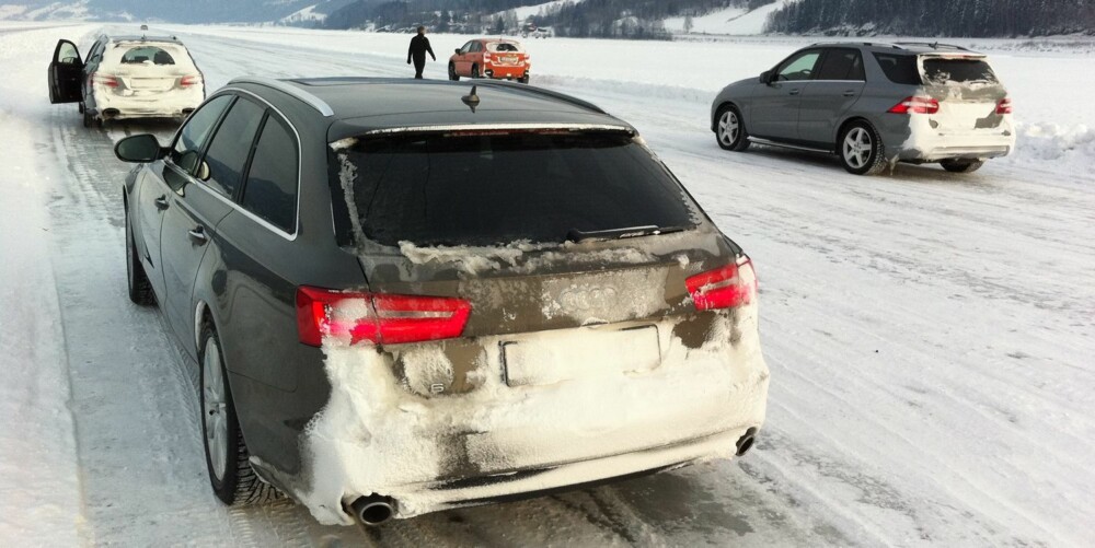 FORSKJELLIGE TYPER: Det finnes mange forskjellige systemer for firehjulstrekk. Her er noen samlet: Mercedes-er med 4Matic, Audi med Quattro og Subaru som har permanent drift på alle hjulene. FOTO: Martin Jansen FORSKJELLIGE TYPER: Det finnes mange forskjellige systemer for firehjulstrekk. Her er noen samlet: Mercedes-er med 4Matic, Audi med Quattro og Subaru som har permanent drift på alle hjulene. FOTO: Martin Jansen