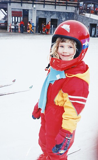 TIDLIG KRØKET: Silje var bare fire år da hun begynte å stå på snøbrett. Her er hun i Kongsberg skisenter noen år senere. Foto: privat