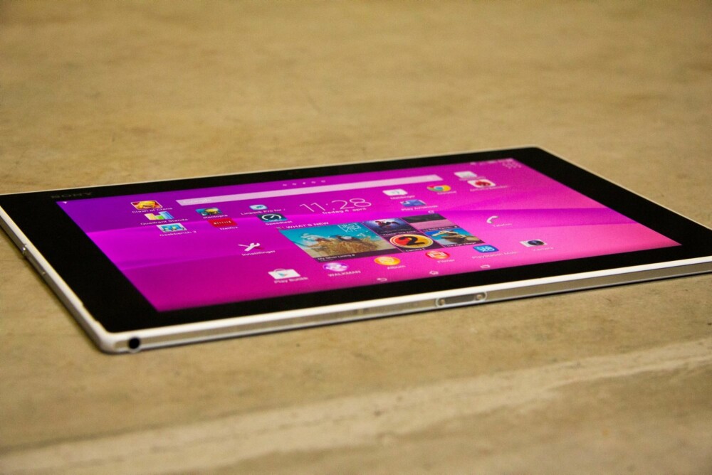 LETTEST: Sony Xperia Z2 Tablet er både utrolig lett og tynnt. I tillegg er det vanntett.