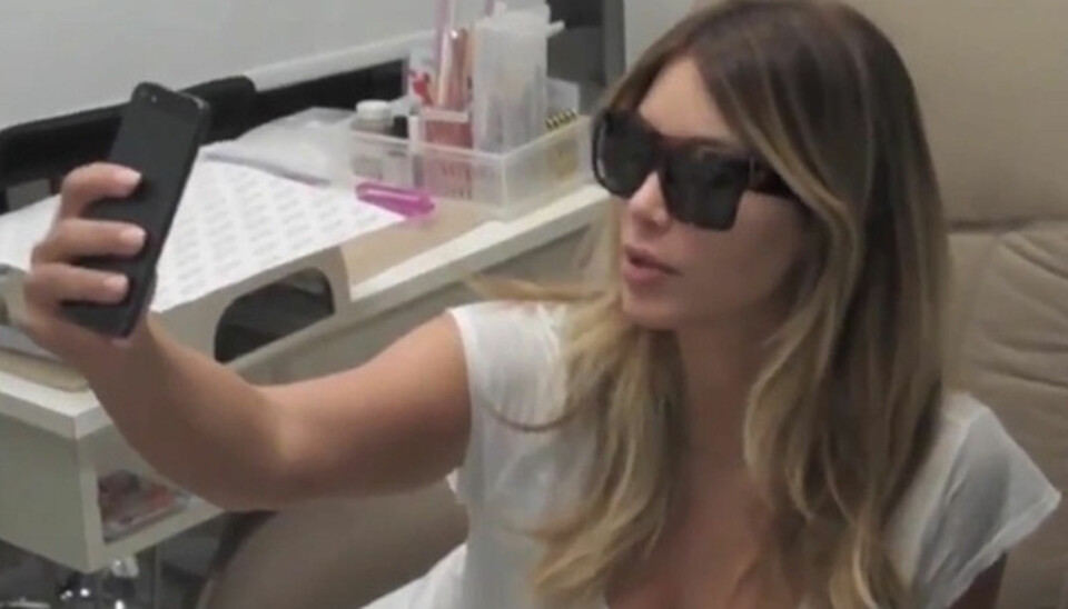 'CHEESE': Kim Kardashians Instagram-konto er full av såkalte 'selfies'. Men blir hun fristet til litt 'nip and tuck' før hun trykker publiser, tror du?