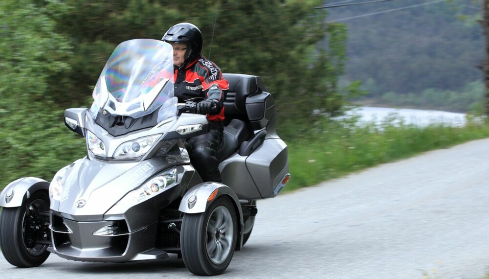 TREHJULING: Can-Am Spyder har en 25-liters bensintank, og snittforbruket ligger på cirka 0,7 liter på mila. Foto: Egil Nordlien, HM Foto