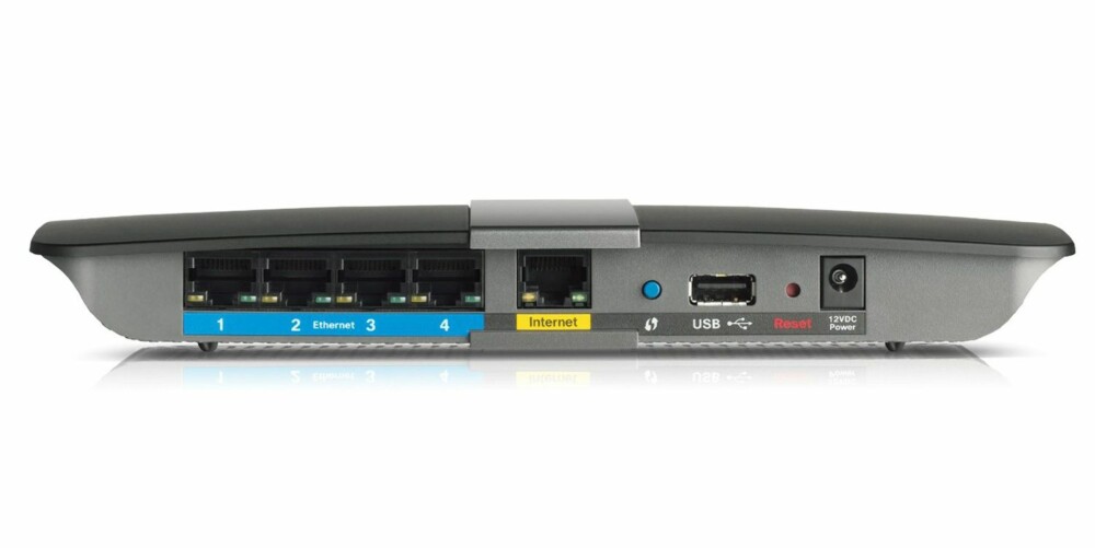 PORTER: Linksys EA4500 har fire ledige nettverksporter og en USB-tilkobling som du kan bruke for å dele en ekstern harddisk på nettverket.