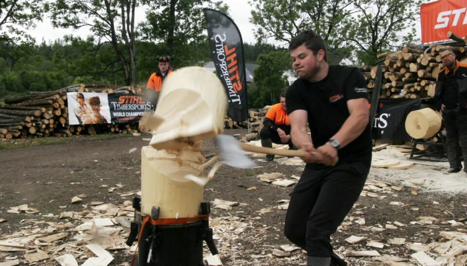 Øvelsen i Timbersport har artige navn som Springboard, Stock Saw, Single Buck, Underhand Chop, Hot Saw og Standing Block Chop, her utført av Ole Harald Kveseth.