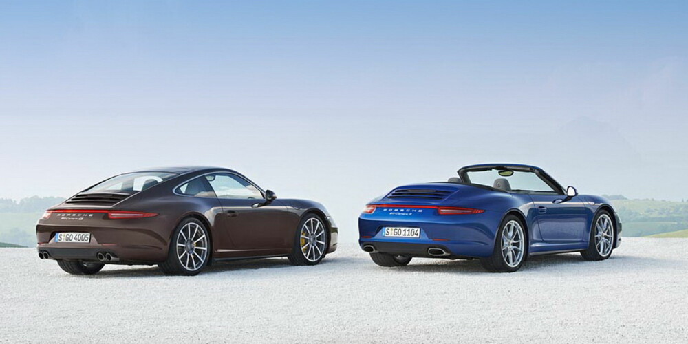 ÅPEN MULIGHET: Den nye Porsche 911 Carrera 4 kommer både som coupé- og cabrioletversjon.