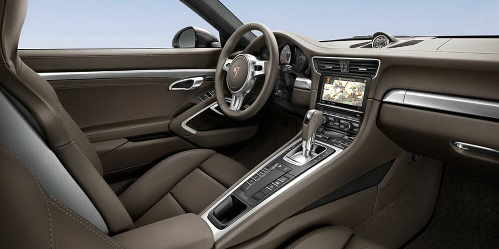 FULL PAKKE: Innvendig balanserer Porsche 911 på en perfekt linje mellom sportslighet og luksus. FULL PAKKE: Innvendig balanserer Porsche 911 på en perfekt linje mellom sportslighet og luksus.