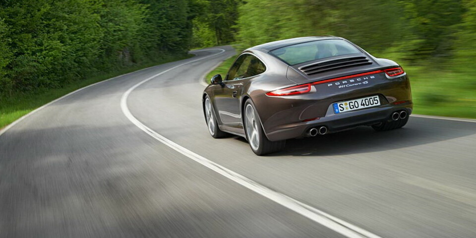 BREDERE: Større dekk får plass under et 22 mm bredere bakbarti på Carrera 4-versjonen.