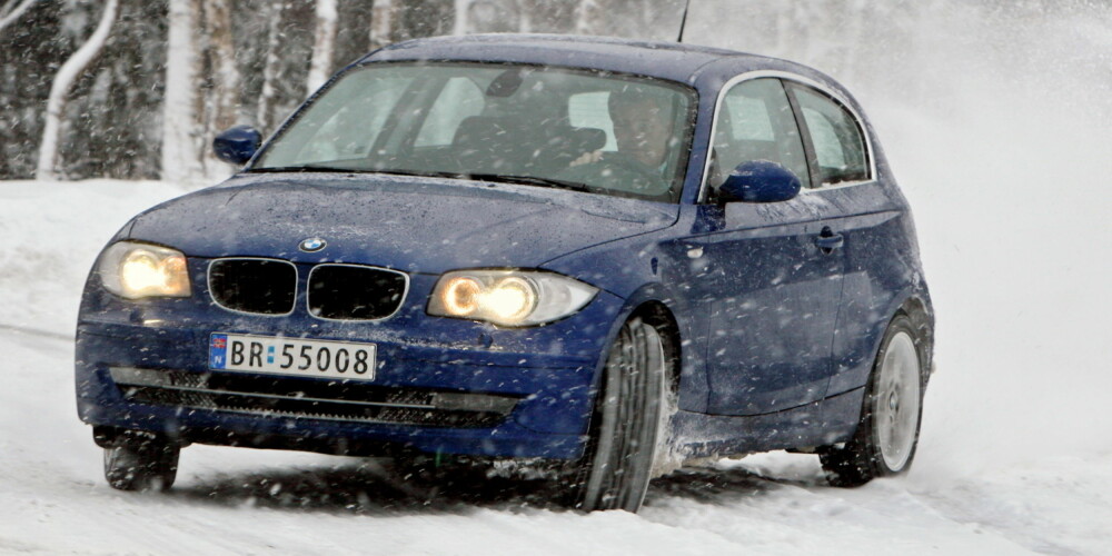 VINTERGLEDE: Ingen tvil om at BMW 1-serie er morsom på vinterføre. God antispinn sørger også for at du stort sett kommer frem.