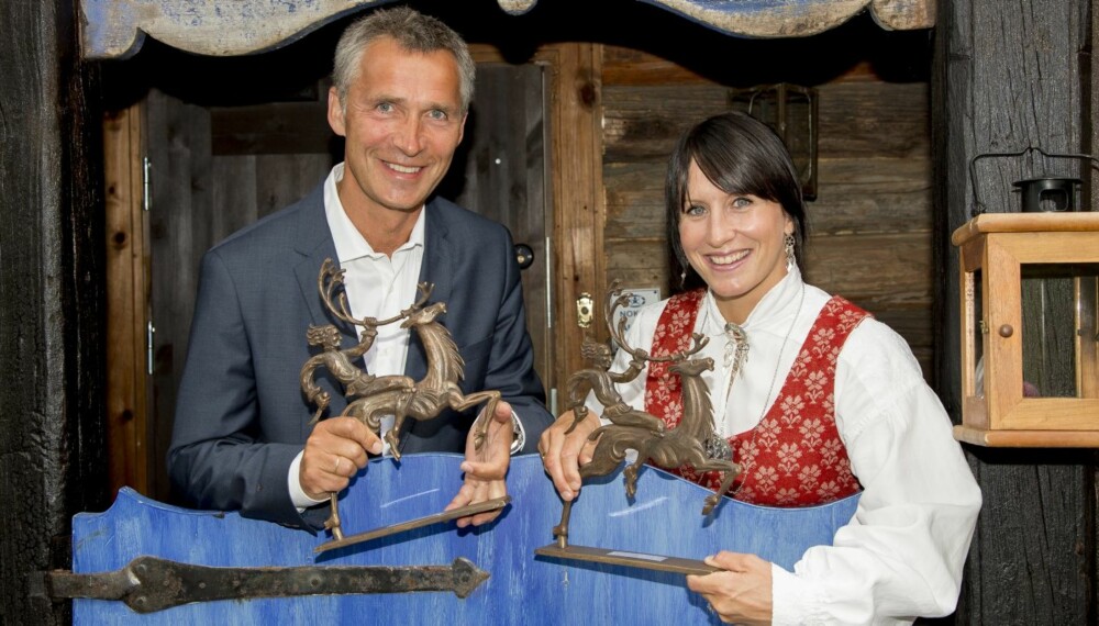 TOPPMØTE: Statsminister Jens Stoltenberg og langrennsdronning Marit Bjørgen møttes da de mottok hver sin Peer Gynt-pris tidligere i august.