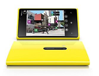 GLATT: Nokia Lumia 920 har et stilrent design. Kameraet lager ingen klump på mobilkroppen.