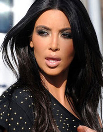 HÅRETE: Vakre Kim Kardashian har ved flere anledninger innrømmet at hun i sin naturlige tilstand er nokså hårete, takket være sine armenske røtter. Men som en ekte Hollywood-babe fjerner hun alt kroppshåret regelmessig.