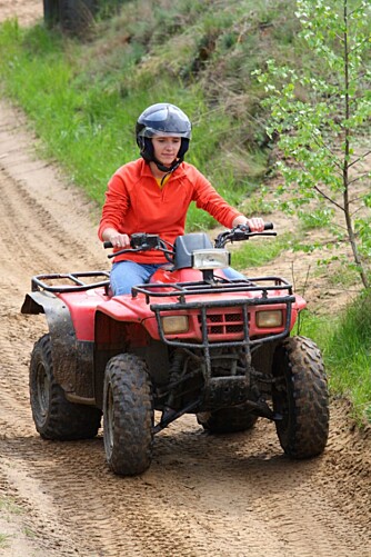 SÅ MANGT: ATV er et potensielt forvirrende område. Den kan være registrert både som traktor og moped/MC, med hvite eller sorte/gule eller ingen skilt. Illustrasjonsfoto: Thinkstock