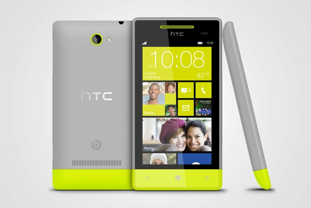 LILLEBROR: HTC Windows Phone 8S ser ut til å bli alternativet for de med litt tynnere lommebok. Her får du bare 4 tommer skjerm og 5 megapiksel kamera.
