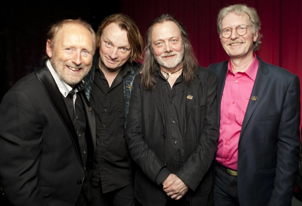 KAMERATER: Sammen med Halvdan Sivertsen (t.v.), Lillebjørn Nilsen og Øystein Sunde, gjør Jan Eggum stor suksess med Gitarkameratene på Dizzie Showteater i Oslo.