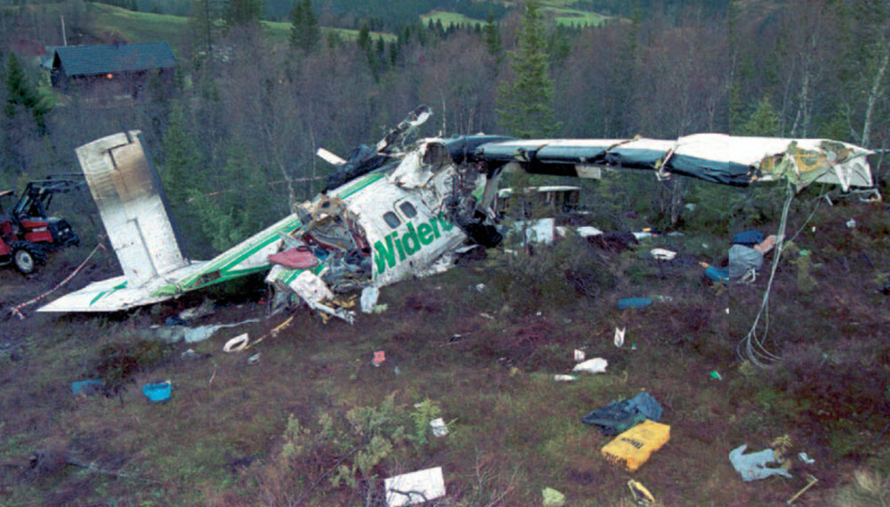 I mørke og dårlig vær feilberegnet flygerne høyden over terrenget. Seks personer omkom i Namsos-ulykken i 1993.