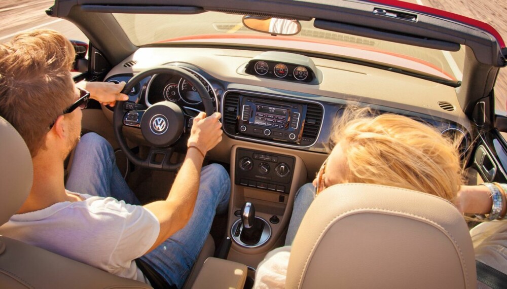 TAKLØS: Kul bil blir enda litt sommerkulere, i hvert fall på fine dager. FOTO: VW