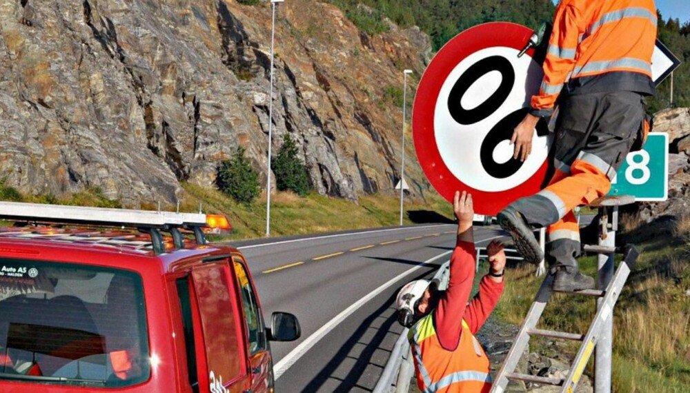 VEKK: Her fjernes 90-skitlet på E18 i Østfold og erstattes med 80-skilt. FOTO: Gunnar Fjellengen/Smaalenenes Avis